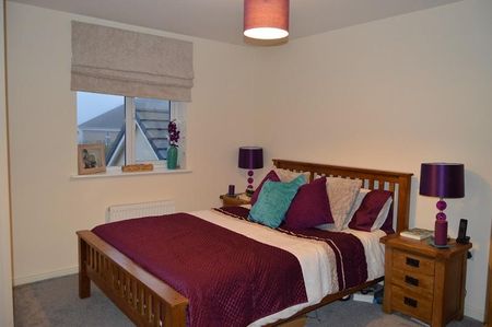 4 bedroom detached house to rent - Photo 5