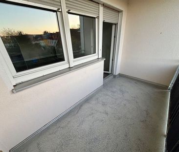 Komplett Renoviert ! Hübsche 2 Zi.-Whg. mit Balkon, AR und TG-Stell... - Foto 2