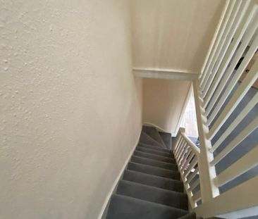 4 bedroom flat to rent - Photo 2