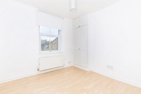 Large 1 bedroom in the heart of Hackney close to amenities and green spaces - Photo 4