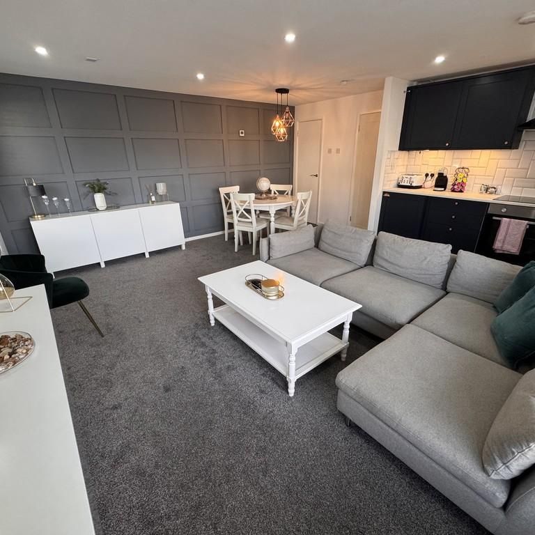 2 bedroom apartment to rent - Photo 1