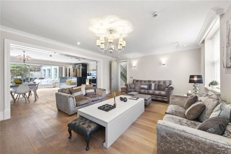 3 bedroom flat to rent - Photo 3