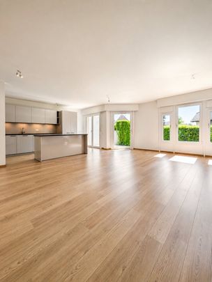 Magnificent renovated 4.5 room apartment with terrace and private garden - Photo 1