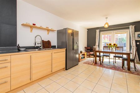 3 bed House - Townhouse To Let - Photo 5