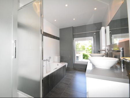 Ruim appartement in het centrum van Harelbeke - Photo 2