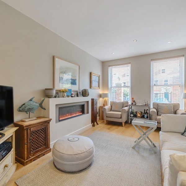 Tamerton Square, Woking, Surrey, GU22 - Photo 1