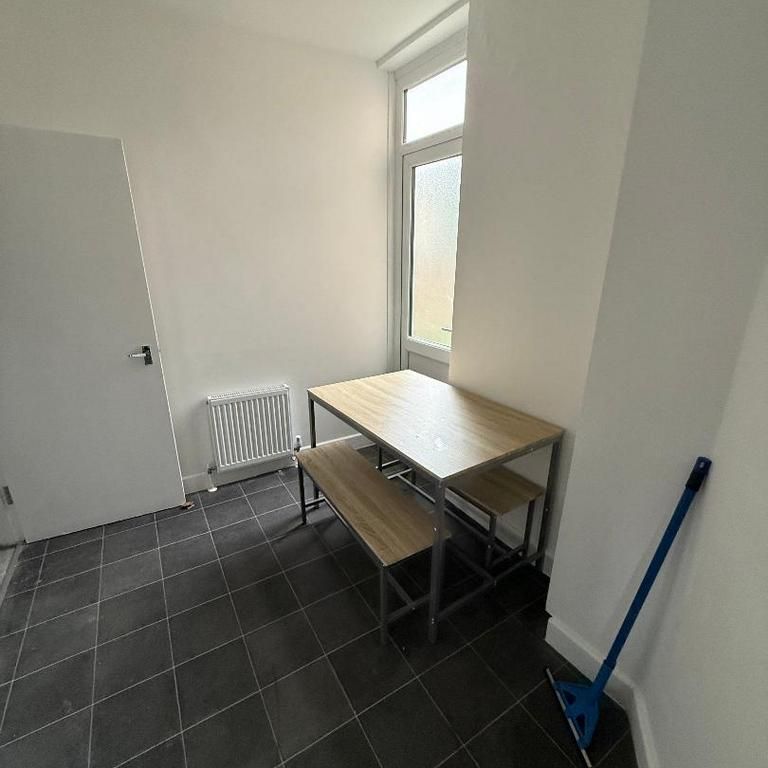 2 bedroom house share to rent - Photo 1