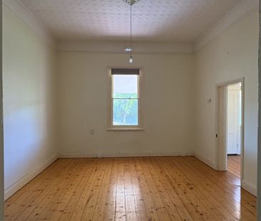 Charming Family Home in Sought-After Leamington! - Photo 3