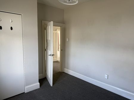 Addington – Spacious 4 bedroom renovated home, Suit family or group! - Photo 4