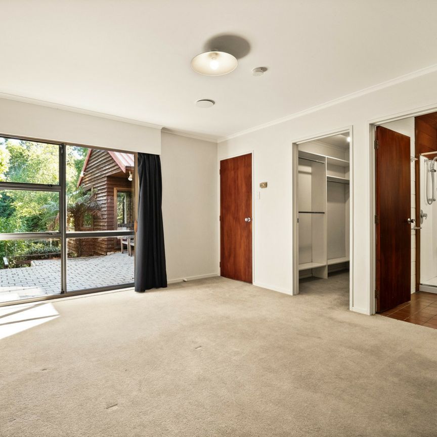 Spacious, sunny and super convenient! - Photo 1