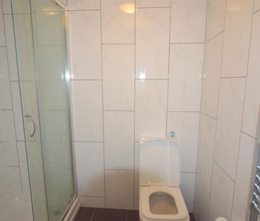 2 bedroom Flat To Let - Photo 5