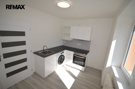 Pronájem bytu 1+1 v osobním vlastnictví 28 m², Kladno - Photo 2