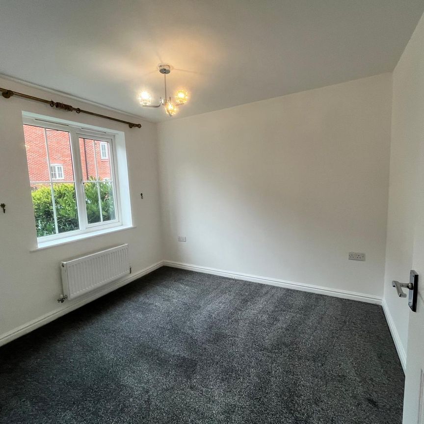 5 bed town house to rent Felton Close, Stafford ST17 - Photo 1