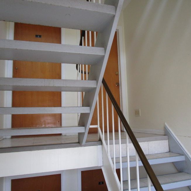 Cité des Jeunes (2 1/2) - Photo 1