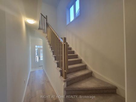 Detached Home For Lease | S8128512 - Photo 2