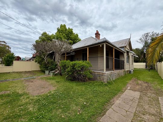 Charming Family Home in Wiley Park!! - Photo 1