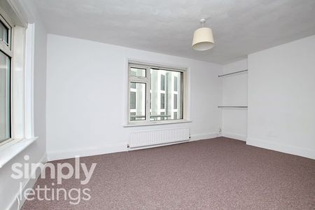 3 Bed property for rent - Photo 3