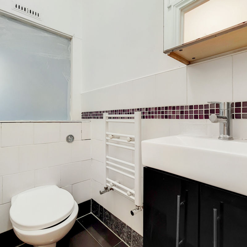 Baldry Gardens, London, SW16 - Photo 1