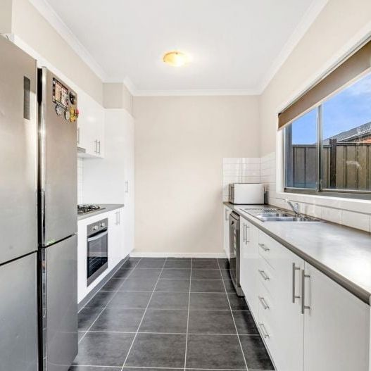 Charming Craigieburn Home Awaits You - Photo 1