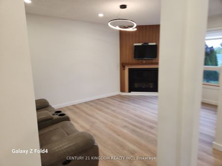 Detached Home For Lease | E8114930 - Photo 3