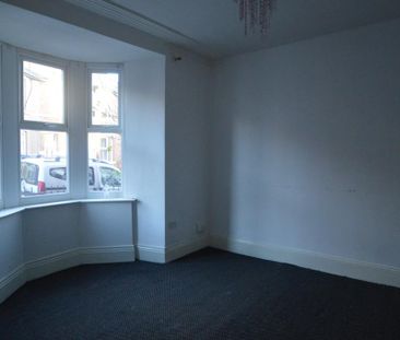 2 bedroom ground floor flat to rent - Photo 3