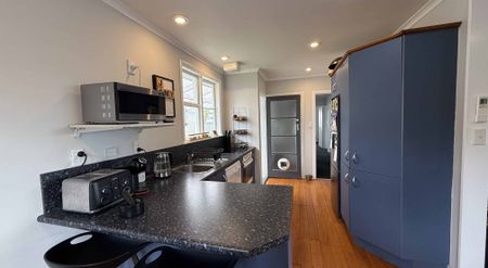 Lovely Three Bedroom Longburn - Photo 3