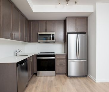 For Lease - 17 Lytham Green Circle, Newmarket, Ontario - Photo 4