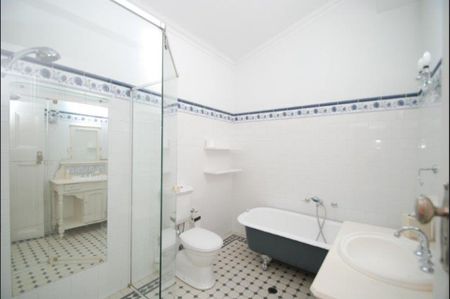 Charming 3 Bedroom Home - Photo 5