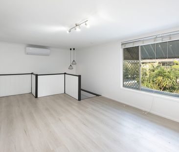 Spacious Family Home with Entertainer’s Retreat - Photo 2