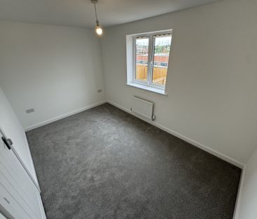 Blumenthal Close, Corby, Weldon - Photo 3