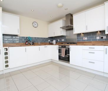 1 bedroom in a house share to rent - Photo 3