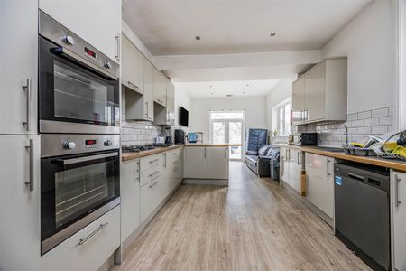 Room For Rent 59 Waverley Road, Southsea - Photo 2