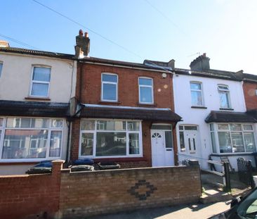 4 bedroom terraced house to rent - Photo 5