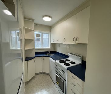 Bright & Secure 2-Bedroom Apartment with Balcony and Garage – Unbea... - Photo 4