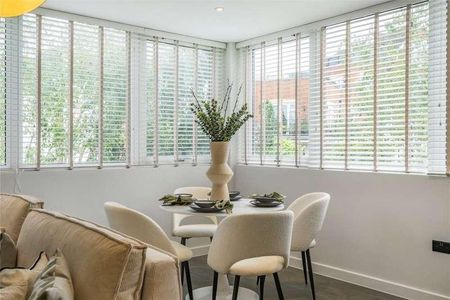 West Byfleet, Surrey, KT14 - Photo 2