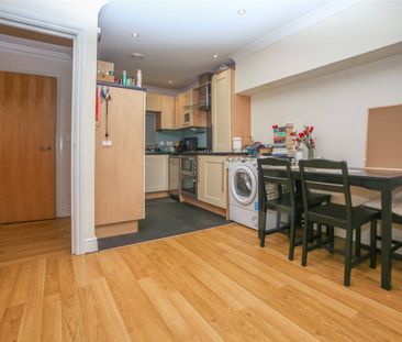 Brookbank Close, - Photo 3