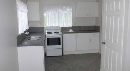 2 Bedroom Manurewa with water Included - Photo 4