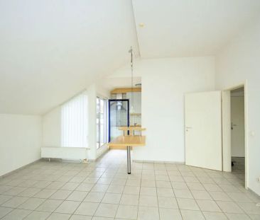 Schicke, helle Wohnung mit Südbalkon, Aufzug und Einbauküche - Photo 5