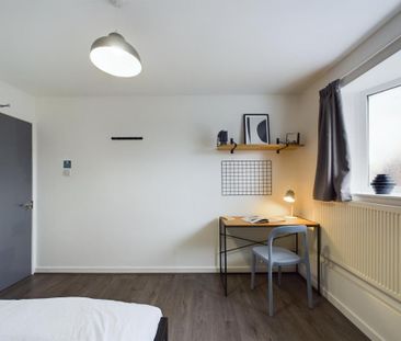 1 bedroom in a house share to rent - Photo 1