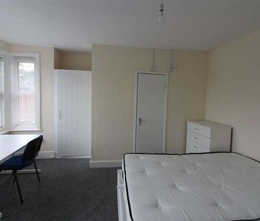 Newcombe Road, Southampton, SO15 - Photo 3