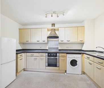2 bedroom Flat To Let - Photo 6