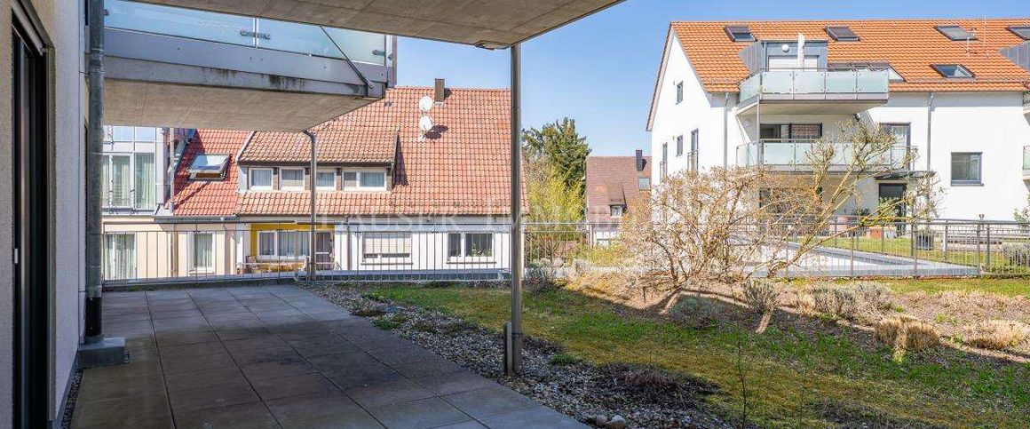 Außergewöhnlich großzügige Drei-Zimmer-Wohnung mit Terrasse und Balkon in S-Degerloch - Photo 1