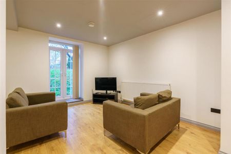 3 bedroom flat to rent - Photo 5