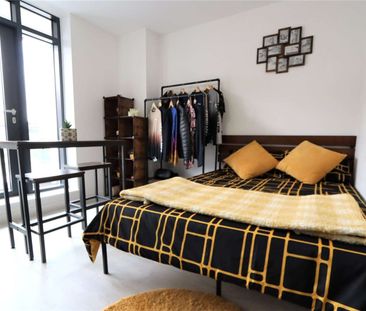 Available Late-September | Fully Furnished | Studio Apartment | Sal... - Photo 4