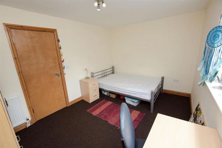 6 bedroom house to rent - Photo 3