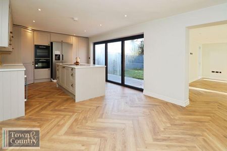 4 bedroom detached house to rent - Photo 4