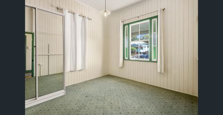 Charming 3-Bedroom Cottage in Prime Location - Photo 5