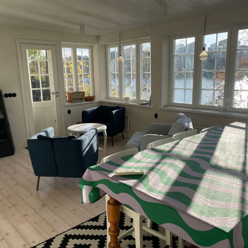 Litet hus på sjötomt för den lilla familjen - Photo 1