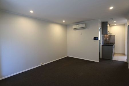 Very tidy two bedroom unit - Photo 4