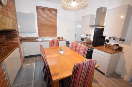 6 Bed - 39 Delph Mount, Woodhouse, Leeds - LS6 2HS - Student - Photo 5